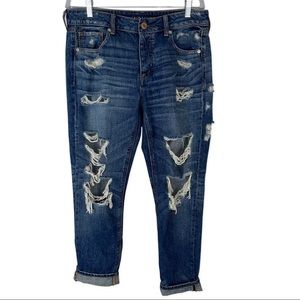 american eagle distressed tomgirl jeans